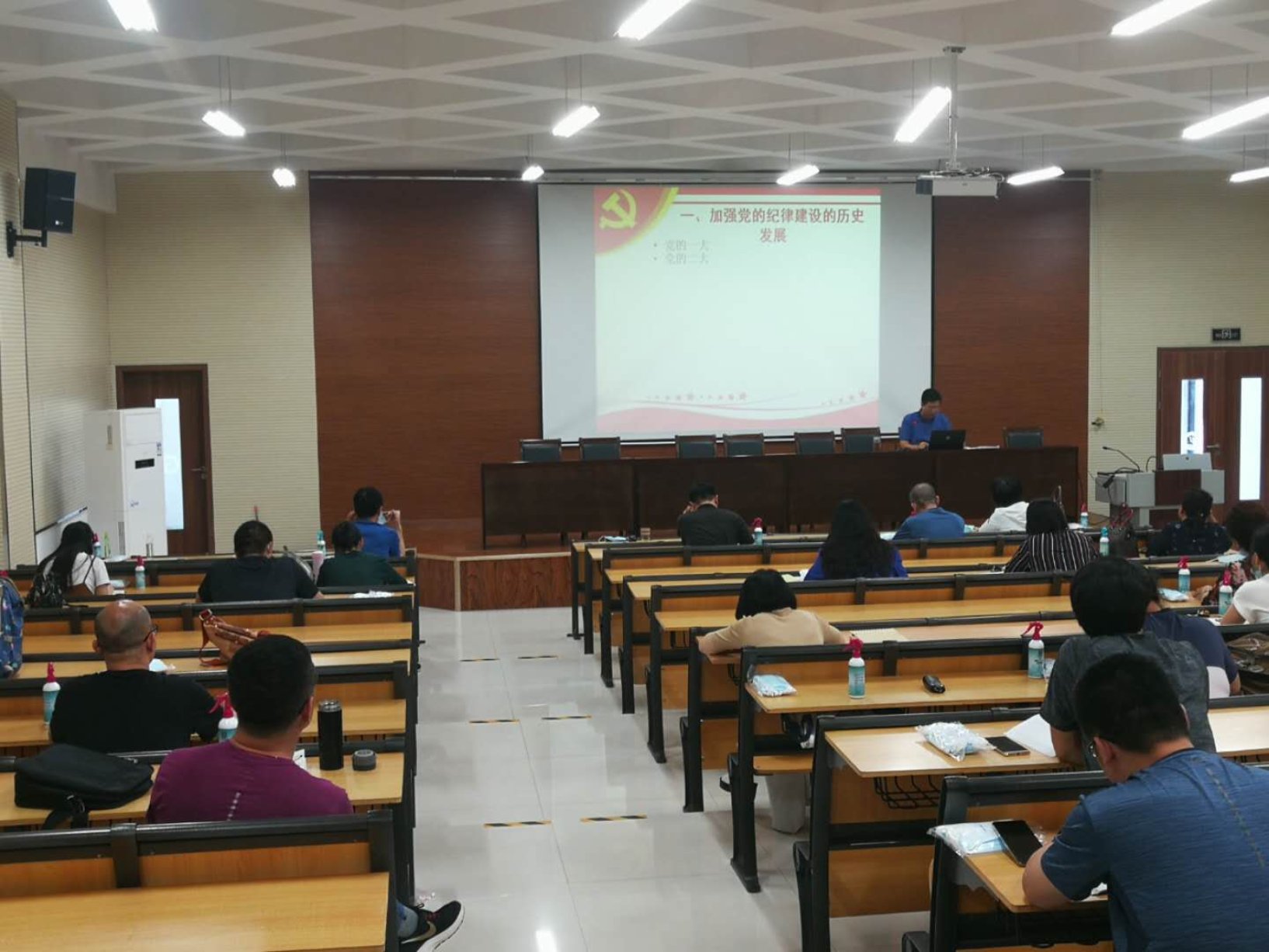 D:\日常党建工作\九游下载(中国)官方网站
党员政治理论学习党日活动党课等\微信图片_20200619104754.jpg